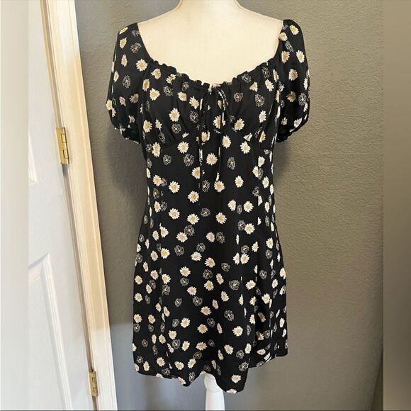 BP Ditsy Floral Tie Front Minidress - Picture 5 of 16